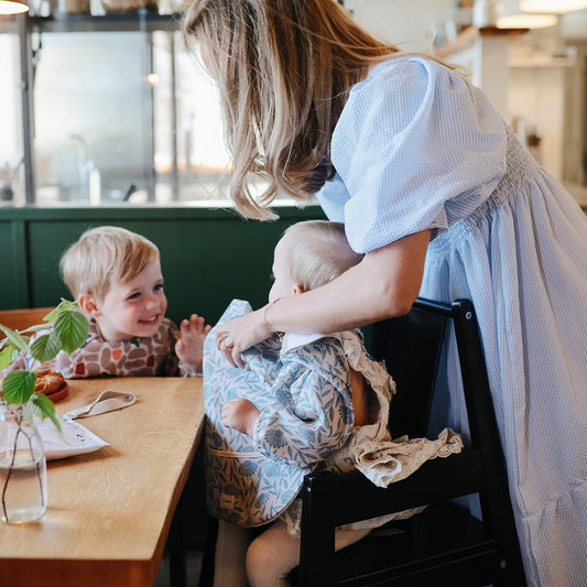 Лигавче со долги ракави - Сини цветови