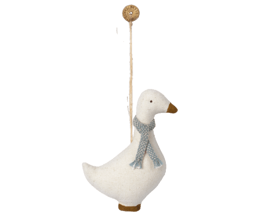 Новогодишен украс - Гускa со сив шал