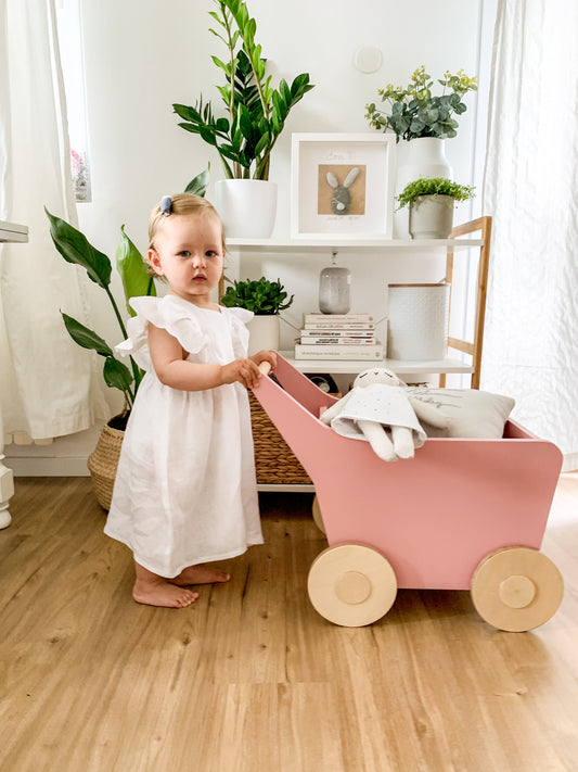 Бело ленено фустанче со карнери