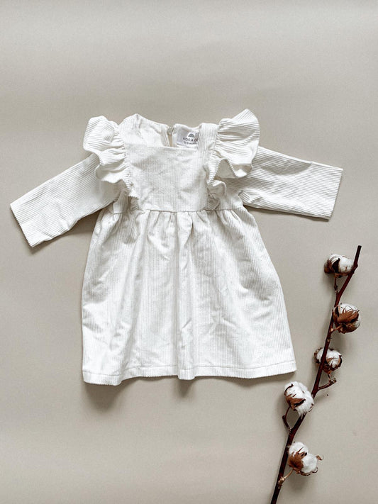 Бело сомотско фустанче со карнери