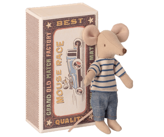 Големиот брат глувче во кибритната кутија