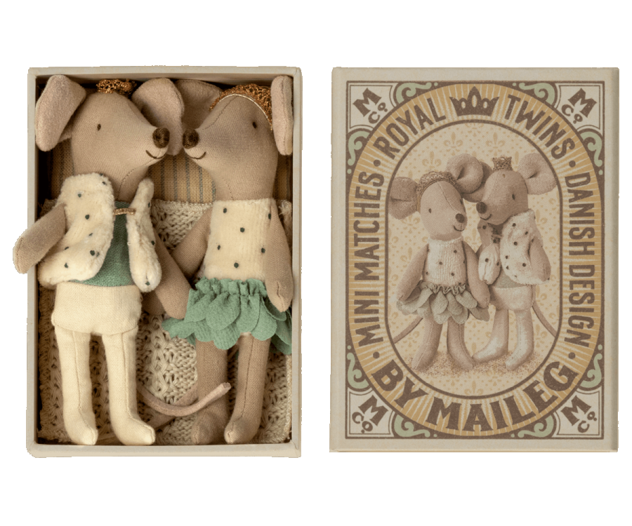 Кралски близнаци глувци - Малечка сестра и брат во кутија