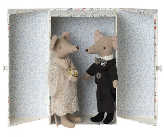 Свадбени глувци во кутија
